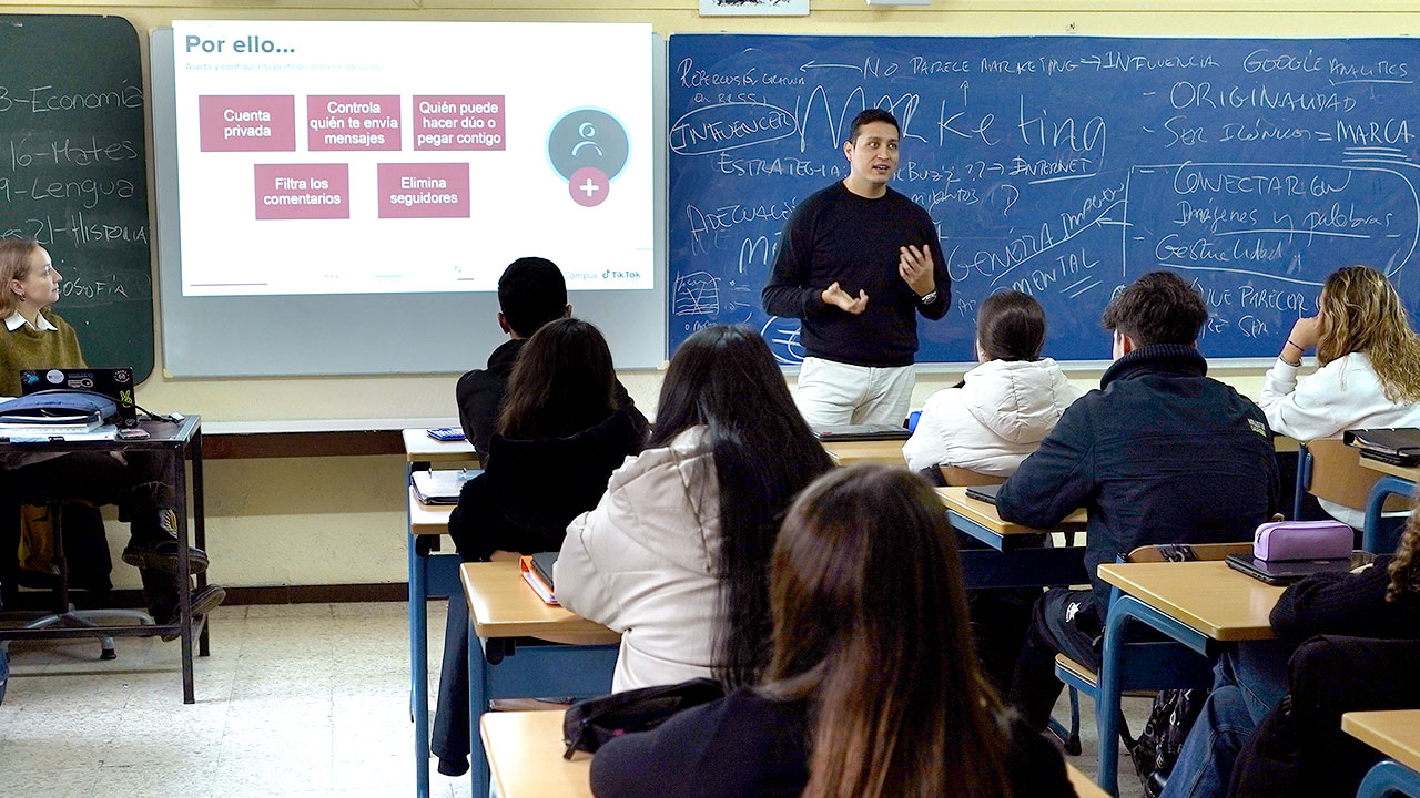 Más de 4.550 jóvenes han participado ya en los talleres de Campus TikTok